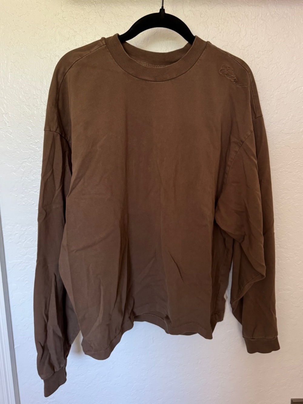 Elwood Brown Long-Sleeve Crewneck Shirt